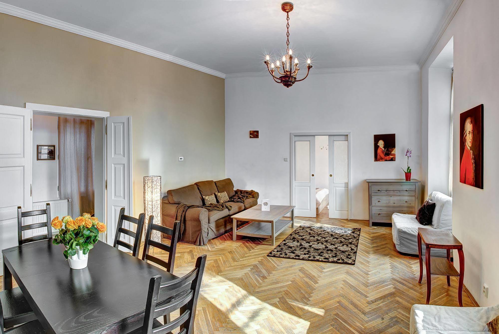 Abc Suites Прага Екстериор снимка
