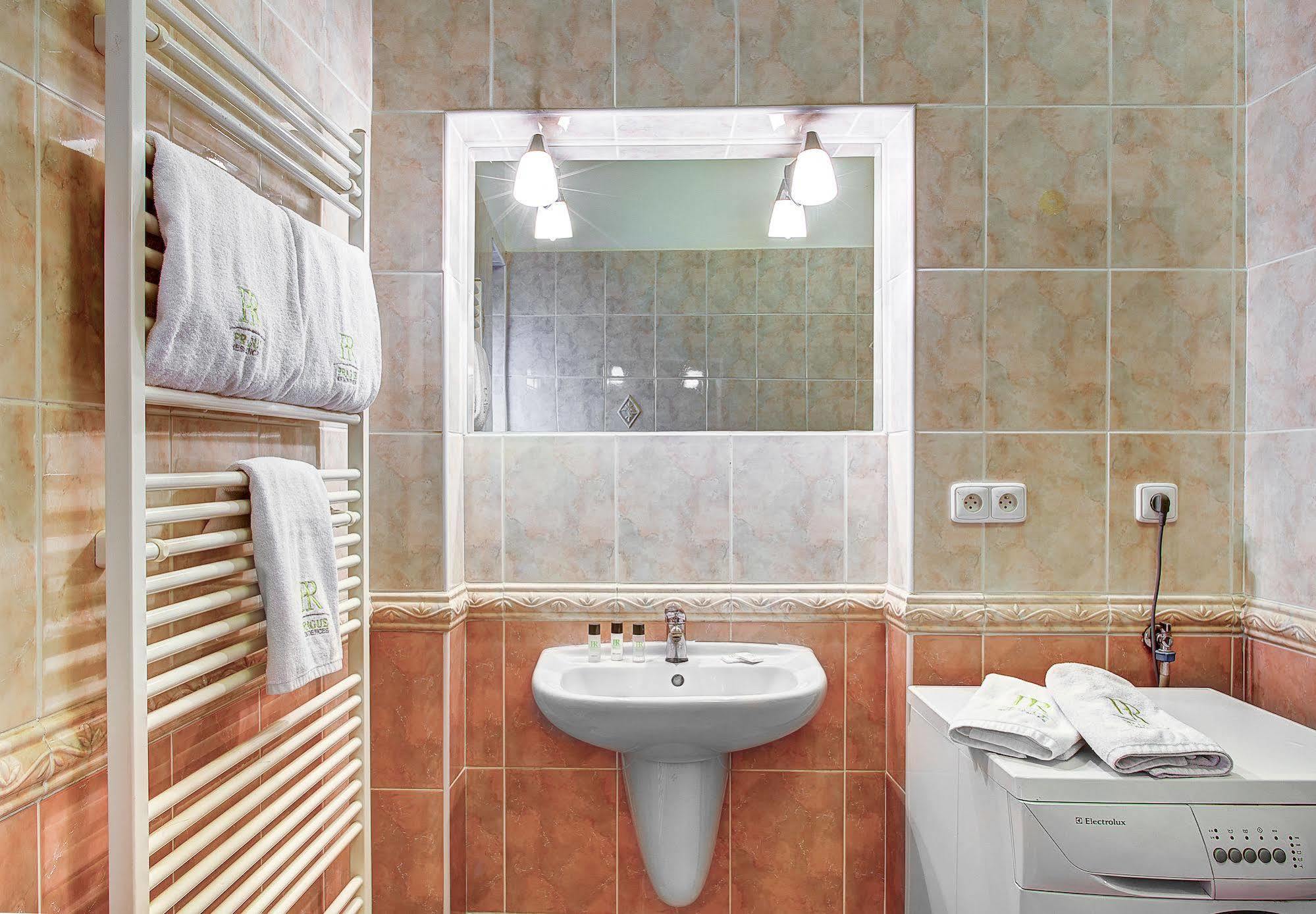 Abc Suites Прага Екстериор снимка