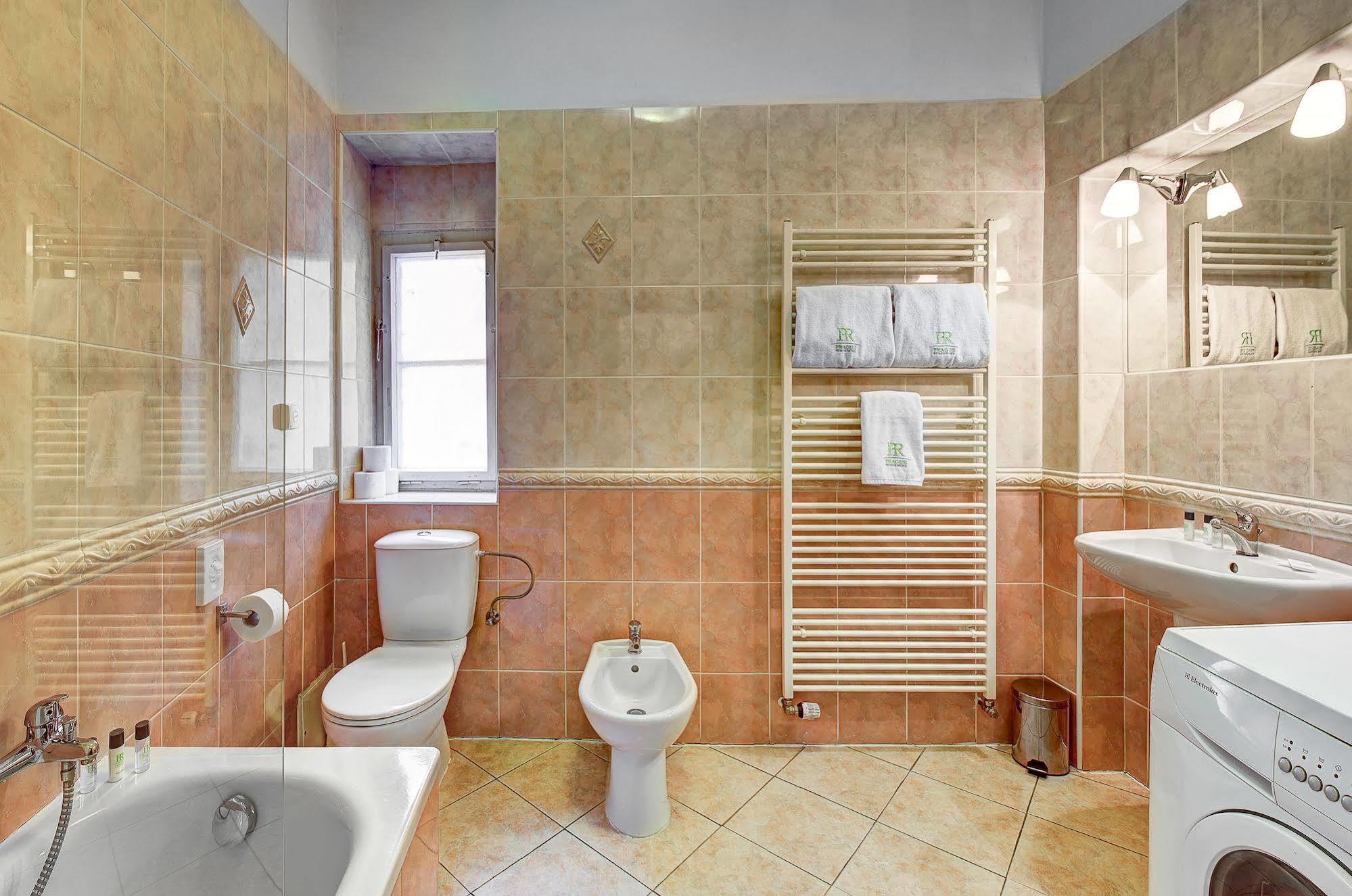Abc Suites Прага Екстериор снимка