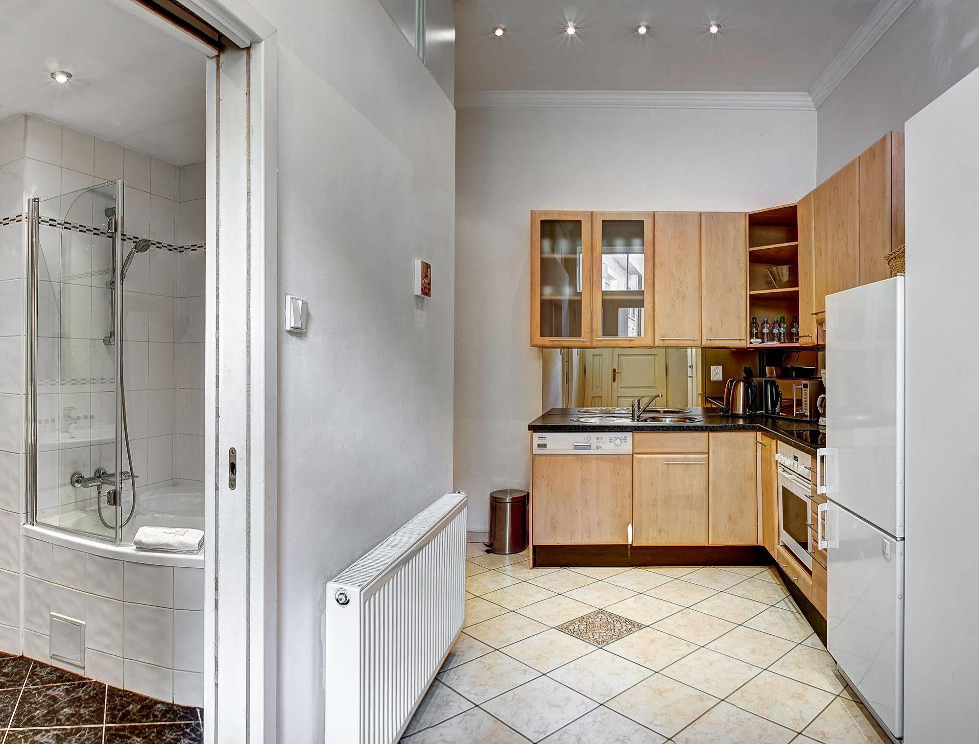 Abc Suites Прага Екстериор снимка